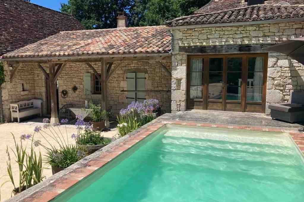 Une maison de famille avec piscine extérieure et jacuzzi à 12 minutes de Paris (92)